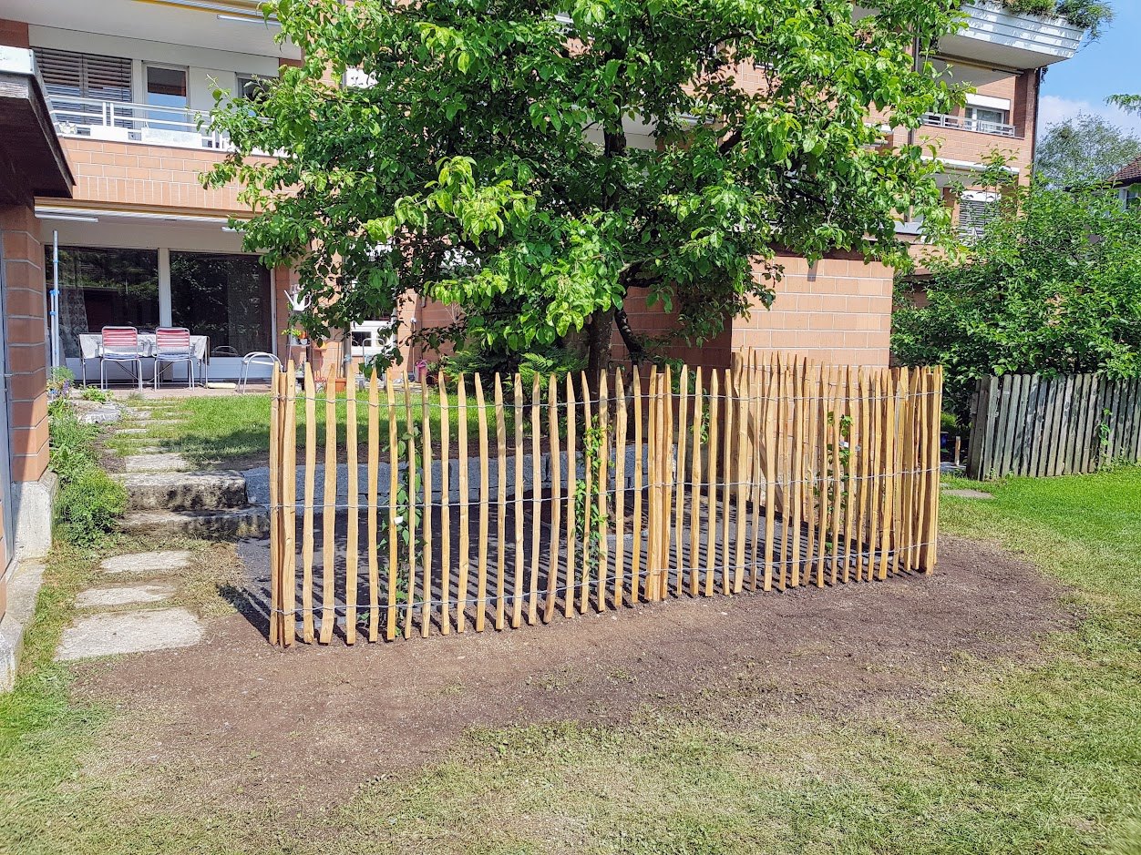 Sitzplatz mit Kastanienholz-Zaun