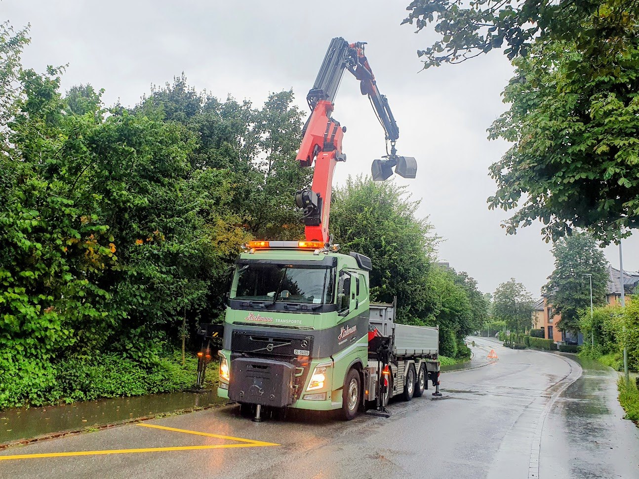 Kranarbeiten mit dem eigenen Kran-LKW